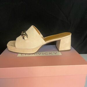 Lisa Vicky Magnetic 2C Women’s Cream Block Heel Sandals size‎ 9.5